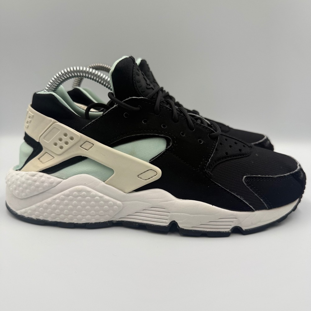 Nike Air Huarache Women Size 8.5 Lifestyle Shoes Sneakers Black White 634835-015